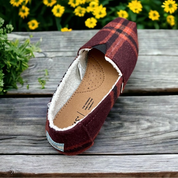 NIB Toms Belmont Faux Shearling Slip On Loafers Flats Red Plaid 8 38.5 - Picture 7 of 11